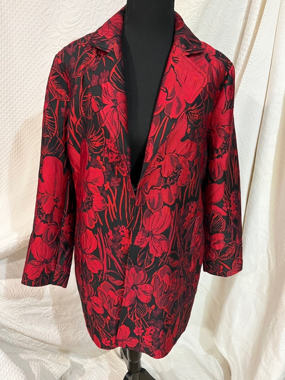 Chico’s Red Floral Jacquard Blazer/Jacket, size 1 (US size 8/10)‎ new with tags